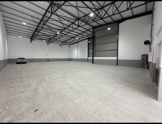 654M² WAREHOUSE TO LET IN STIKLAND INDUSTRIAL